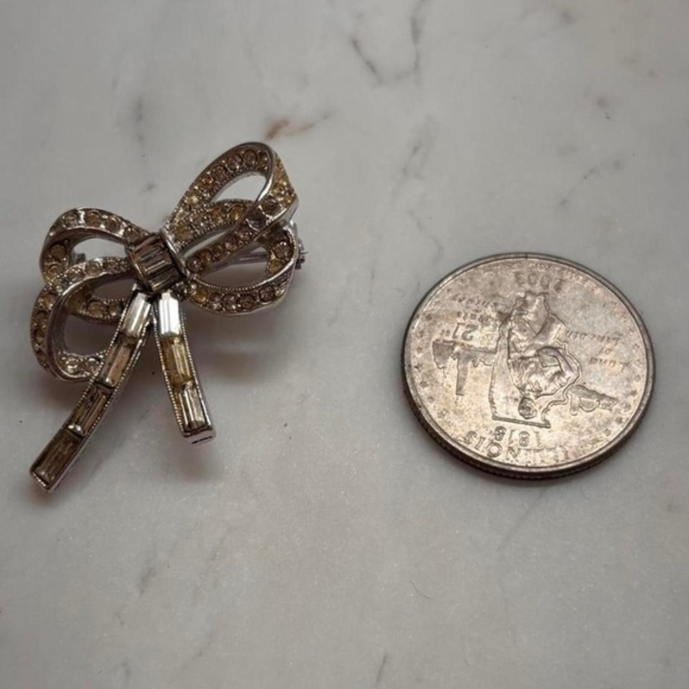 Cellini Vintage Silver Tone Bow Brooch Rhinestone Baguette Ribbon Pin‎ Accessory